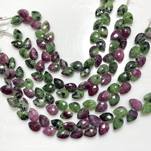 Precio de fábrica Ruby Zoisite facetado pera y hoja forma Briolette cuentas de piedras preciosas naturales para la fabricación de joyas - Product Image 1