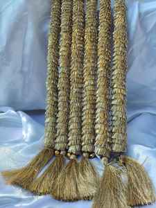 Paire de bâtons Dandiya dorés faits à la main, bâtons de luxe Garba Raas Gota avec pompons, pour la danse Navratri, la décoration de mariage et festive - Product Image 4