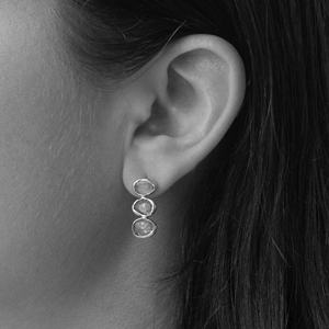 ต่างหูเงินแท้ 925 ชุบทอง งานแฮนด์เมด สไตล์วินเทจ ประดับเพชรแบบฝังขอบ สำหรับผู้หญิง น่ารัก เหมาะเป็นของขวัญในงานแต่งงาน วันครบรอบ หรืองานปาร์ตี้ - Product Image 3