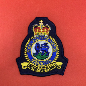 ขอบเมอร์โรว์แบบมีกาวป้ายปักลายหมวกมหาวิทยาลัยผ้าทอลายทแยง - Product Image 1