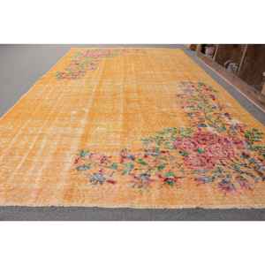 Alfombra turca vintage de 5,6x9,4 pies, diseño de retazos amarillos, material de lana con respaldo de látex para sala de estar o pasillo para adolescentes - Product Image 2