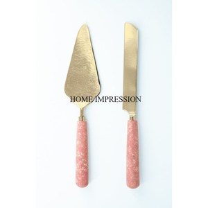 ชุดเครื่องมือทำเค้กด้ามเคลือบหลากสีพร้อมที่เสิร์ฟเค้กชุบทองและมีด - Product Image 4