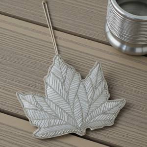 Adorno Premium de Hoja de Arce con Zari |   Adorno Colgante Hecho a Mano con Hilo Metálico y Cuentas para Otoño, Festivales y Decoración del Hogar - Product Image 1