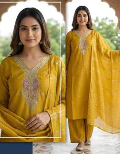 Kurti tendance pour femmes en viscose Vetican avec palazzo, confortable pour le quotidien, tenue de collège et vêtements professionnels - Product Image 6