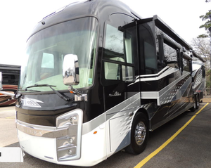 4VZAU1D94NC091060 Camping-car de luxe d'occasion 2020, 44 pieds, Classe A, Diesel, Essieu à jumelles, Lit King Size, Faible kilométrage - Product Image 1