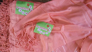 Echarpe Pashmina Traditionnelle Super Douce et Élégante dans Tous les Matériaux Nouvelle Collection de Châles et Echarpes - Product Image 6