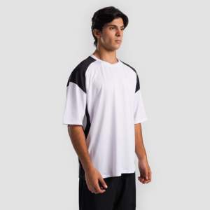 Camiseta Negra Oversize de Punto 100% Poliéster con Estampado Gráfico Sólido y Métodos de Serigrafía - Product Image 3
