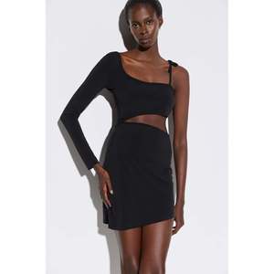 Robe courte à une épaule avec nœud - Product Image 2