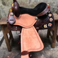 Ensemble de selle western en cuir haut de gamme avec motif Barrel Racing et arceau en bois |   Ensemble de fixation sans clou pour équipement d'équitation en acier inoxydable, façonné à la main