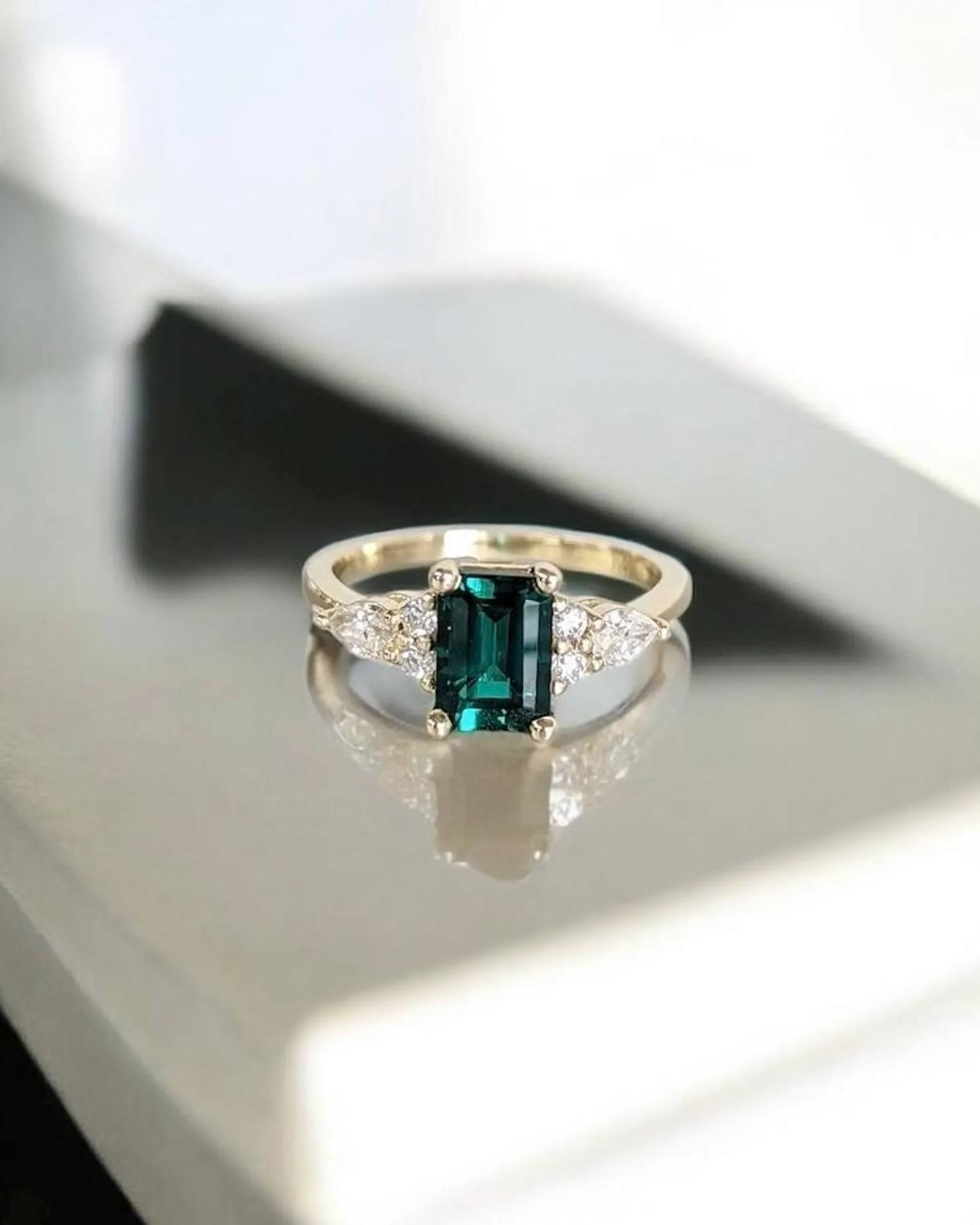 สีเขียว