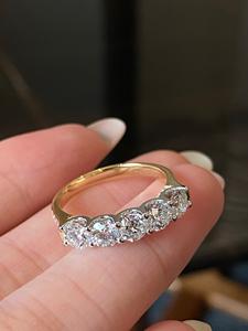 Anillo de banda de media eternidad corte redondo moissanita blanca oro plata pavé festoneado joyería de boda para mujer OEM - Product Image 2