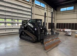 Cargadora Compacta Minotaur DL550 con Envío Gratuito, Aprobada por CE y EPA, con Cuchilla Frontal y Sistema de Climatización - Product Image 2