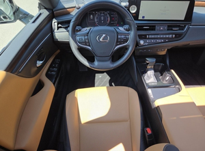 VOITURE D'OCCASION PRÉMIAIRE EN EXCELLENT ÉTAT 2024 Lexus ES 250 SEDAN PRÊTE À ÊTRE EXPÉDIÉE - Product Image 2