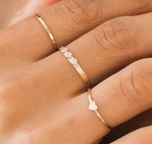 แหวนมินิมอลสายรัดสีทองที่เติมเต็มด้วยทองดีไซน์ที่ไม่ซ้ำกันดีไซน์สำหรับผู้หญิงแหวนหมั้นครบรอบการออกแบบที่กำหนดเอง925วงเงินสเตอร์ลิง - Product Image 4