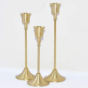 Candelabro Moderno de Metal de Alta Calidad, Ecológico, Hecho a Mano en Oro Exclusivo, Forma Personalizada para Pascua y Día de San Valentín - Product Image 4