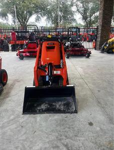 ENVÍO GRATUITO Kubota SCL 1000 Mini Cargadora Compacta con Certificación EPA y CE, Cilindro Hidráulico Eaton, Motor Principal, Bomba, Caja de Cambios, Engranaje, PLC - Product Image 3