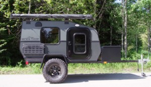 Caravane légère en forme de larme avec coque en aluminium et intérieur compact pour 2 personnes, à vendre - Product Image 4