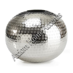 Jarrón de gres sofisticado con diseño moderno, perfecto para entornos elegantes de hogar y Jardín de Axiom Home Accents - Product Image 3