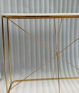 Table rectangulaire console en acier inoxydable avec marbre blanc naturel régulier et structure revêtue de dépôt physique en phase vapeur (PVD) - Product Image 6