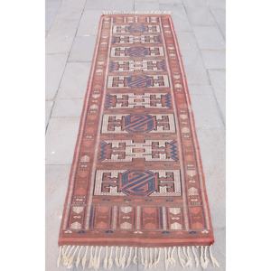 Alfombra Turca Vintage de 2.6x7.8 pies (80x239 cm), Alfombra de Lana Roja Kilim - Product Image 1