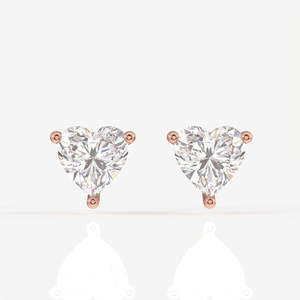 Boucles d'oreilles solitaires en or 14 carats avec diamant de laboratoire taille cœur - Product Image 5