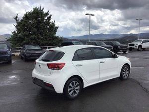 Kia Rio Sport Sedán 2021 con Asientos de Cuero, Luces LED y Transmisión Automática - Product Image 4