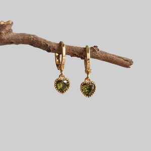Pendientes de Aro con Dije de Corazón de Peridoto Verde, Plata de Ley 925, Chapados en Oro, Estilo Vintage, Regalo de Aniversario para Mujer - Product Image 5