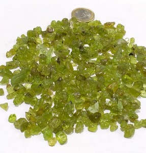 Màu xanh lá cây <span class=keywords><strong>Peridot</strong></span> tinh thể thô đá quý bán quý handmade mịn tự nhiên màu xanh lá cây <span class=keywords><strong>Peridot</strong></span> thô lỏng đá quý giá bán buôn - Product Image 4