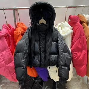 Nueva chaqueta acolchada de tendencia elegante para mujer, fabricante al por mayor, chaqueta con capucha y cremallera para mujer, chaqueta de invierno a prueba de viento - Product Image 3