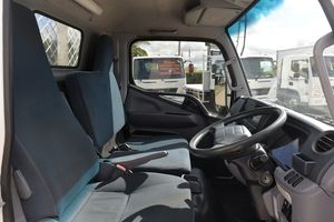 Camionnette fourgonnette Mitsubishi Fuso Canter 7C18 Diesel simple cabine 31-40T d'occasion, modèle 2017/2022, 100% en parfait état de marche - Product Image 4