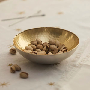 Bol à chocolat en métal artisanal avec touche traditionnelle, parfait pour ajouter de la chaleur à la présentation de la table à manger - Product Image 1