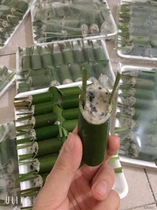 Rollos de Bambú al Vapor con Relleno a Base de Plantas, Comida Vegetariana Asiática Auténtica - Product Image 6
