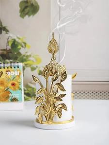 Brûleur d'encens de luxe blanc et noir avec détails en feuille d'or, parfait pour la salle de prière, le dessus de table et une ambiance festive - Product Image 5