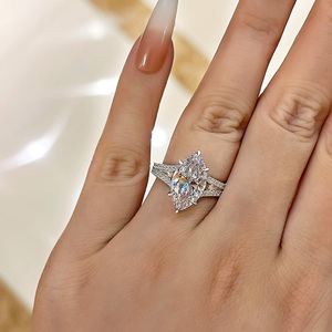 Bague de fiançailles en moissanite taille marquise 6x12 mm plaquée or blanc argent 925 avec bande pavée à tige fendue, bijoux de mariée solitaire - Product Image 4