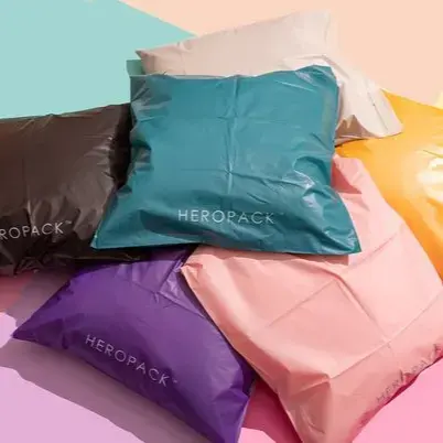 Sacos de correio personalizados compostáveis para roupas, sacos de plástico biodegradáveis e impermeáveis para envio postal poli, preço de atacado