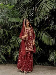 Ensemble de pantalons Kurti violets fabriqués à la main de haute qualité avec broderie multi-fils et soie Dupatta - Product Image 3