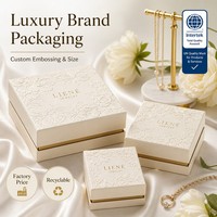 Boîte cadeau rigide en papier gaufré floral avec logo personnalisé, insert en velours, couvercle et base, pour collier et boucles d'oreilles