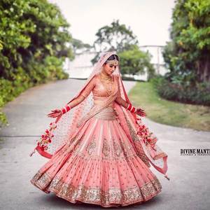 Nouveau concepteur mère fille Lehenga Choli ensemble lourd Fuax Georgette brodé séquence travail idéal pour les vêtements de fête et les mariages - Product Image 3