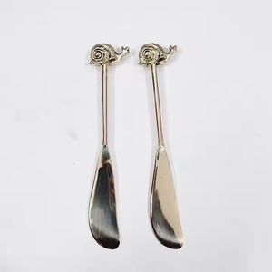 Couteau à beurre en acier de haute qualité personnalisé avec poignée en or de renne - Product Image 3