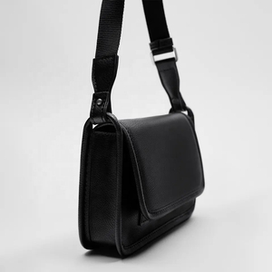 Sac bandoulière mini pour homme en similicuir écologique avec logo personnalisé, style sacoche messager - Product Image 1