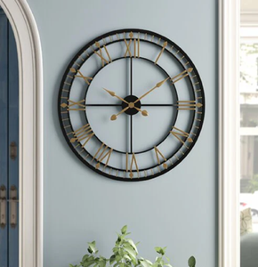 Reloj de pared artístico moderno con un diseño abstracto dorado y péndulo, que sirve como un acento de pared elegante y funcional. - Product Image 5