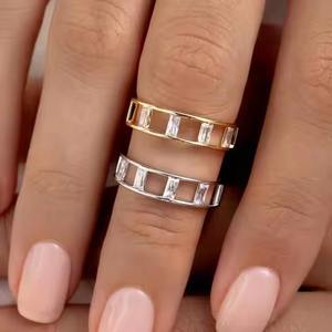 แหวนแต่งงานสุดโรแมนติกประดับเพชรสีทอง14K แหวนทรงเหลี่ยมสไตล์ Baguette ประดับบันไดประดับเพชรแบบเหลี่ยมแนวตั้ง - Product Image 3