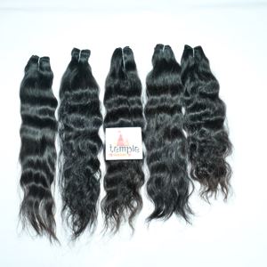 Extensiones de cabello humano natural indio 100%, venta al por mayor, máquina de tejer de ondas profundas sueltas, doble trama, cutícula alineada, procesamiento ninguno - Product Image 1