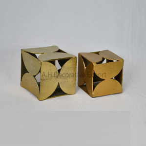 Sculpture en métal décorative de conception moderne faite à la main Sculpture de table en aluminium fini antique Accessoire de bureau écologique - Product Image 3