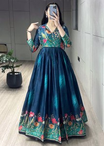 Les plus magnifiques robes de manipuri indiennes avec imprimé floral partout - Product Image 5