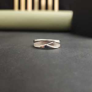 Anillo Unisex Único de Acero Inoxidable con Moissanita Trenzada y Diseño Moderno, Chapado en Oro de 14K para Cualquier Ocasión - Product Image 2