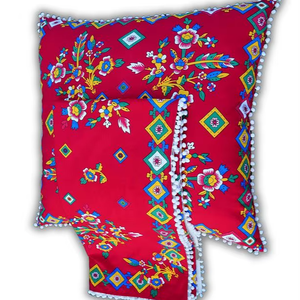 Housse de coussin carrée en lin traditionnel 80x80cm, double face, motif ethnique, pompons, broderie bohème rouge pour la maison - Product Image 1