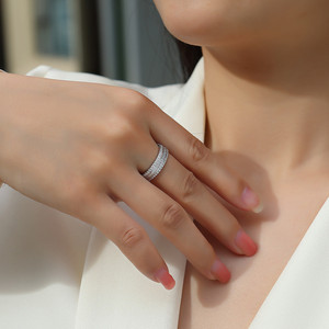 Anillo de Moissanita Baguette de 1 pieza, Plata de Ley 925, Chapado en Oro de 18K, Doble Hilera - Product Image 3