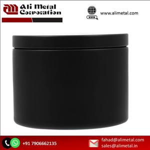 Bougie mate personnalisée ronde noire Pot à bougie en métal unique disponible avec couvercle pour bougie et entièrement personnalisation. - Product Image 6