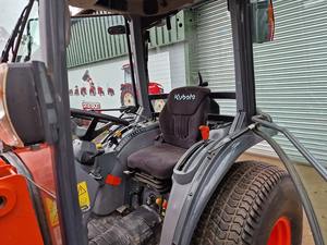 Tracteur agricole L4600 4RM 22 CV avec moteur Cummins, boîte de vitesses, pompe à engrenages, roulement et moteur - Product Image 6